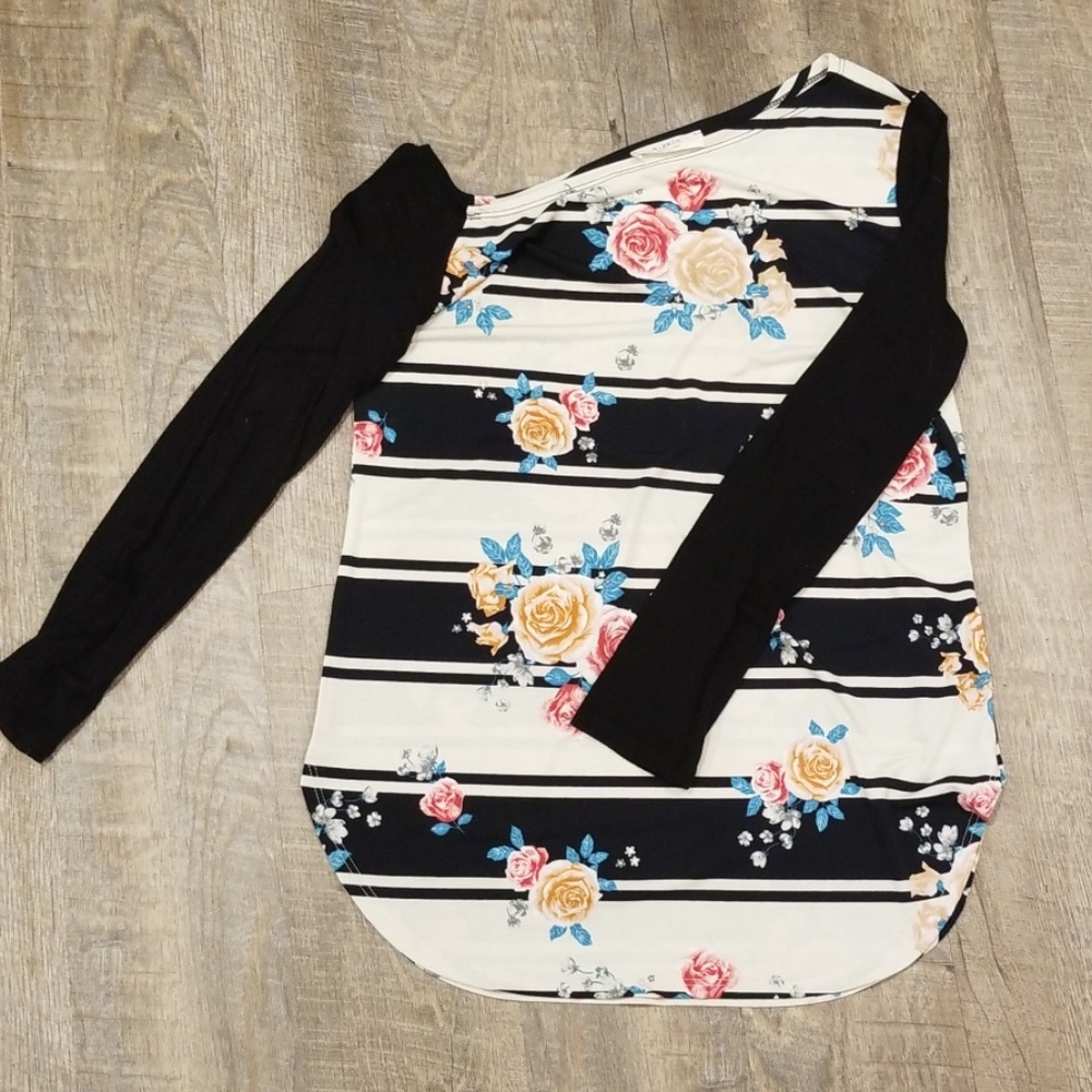 NEW - Off-the-Shoulder Long Sleeved Floral Shirt